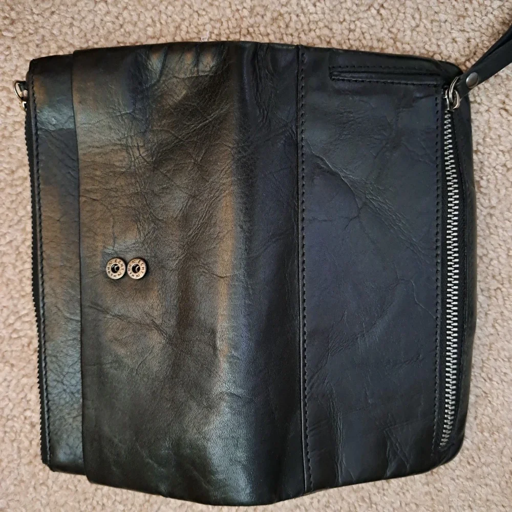 Genicci Women's Black Leather Wallet Snap Zip Exterior Interior Pocket Clutch